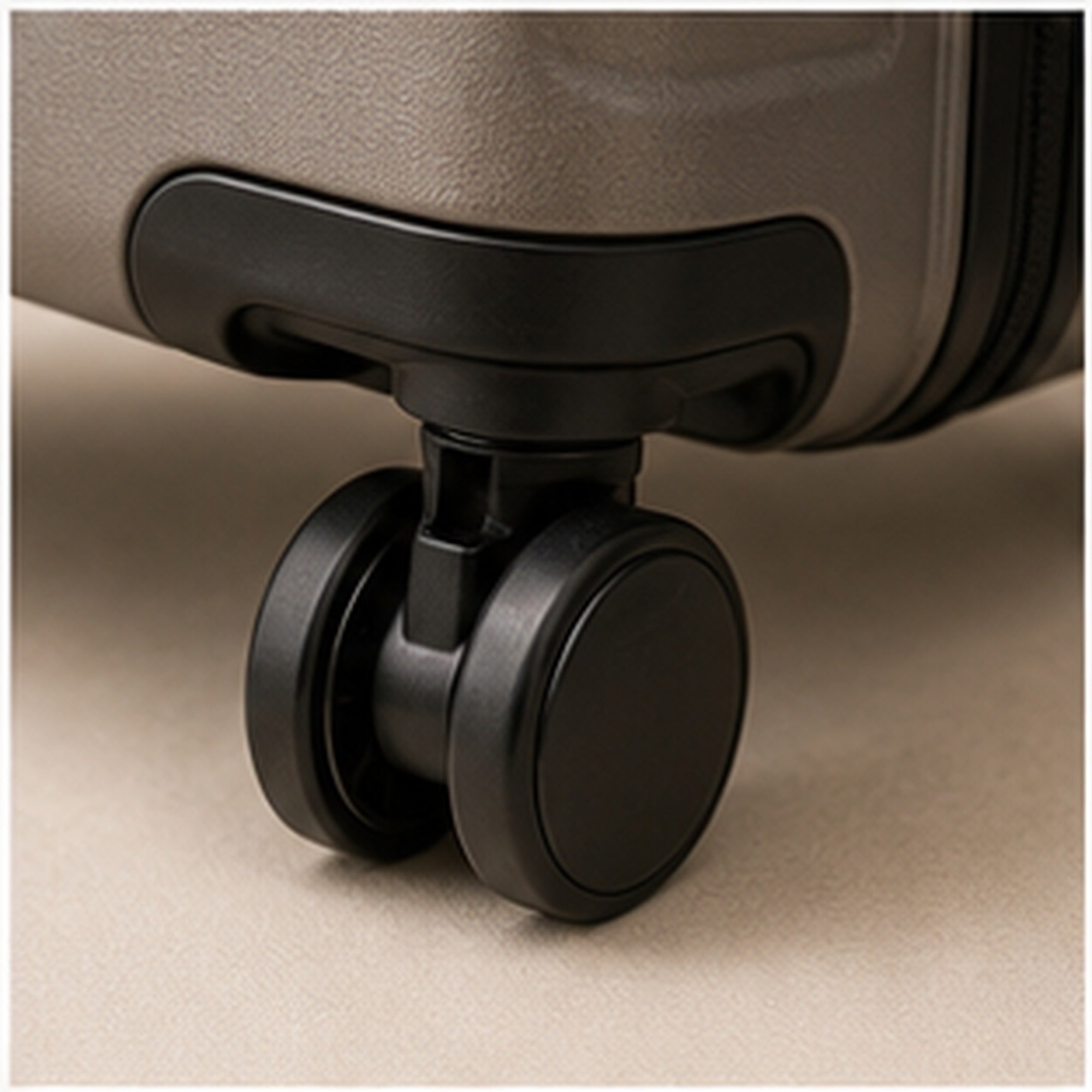 Hush 22" Carry-On